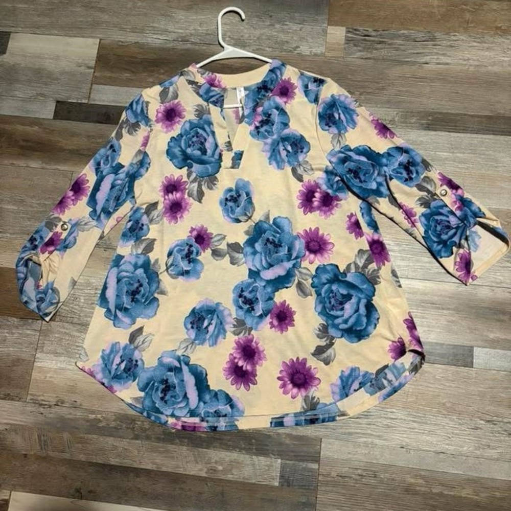 New women’s med shirt